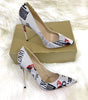 Schuhe mit spitzer Spitze und Pfennigabsatz