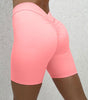 Enge Yoga-Shorts mit tiefem V-Ausschnitt und Falten an der Rückseite der Taille
