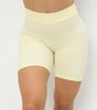 Enge Yoga-Shorts mit tiefem V-Ausschnitt und Falten an der Rückseite der Taille